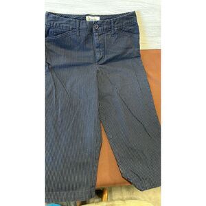 St. John's Bay  Stretch size 4 Capris Blue and White